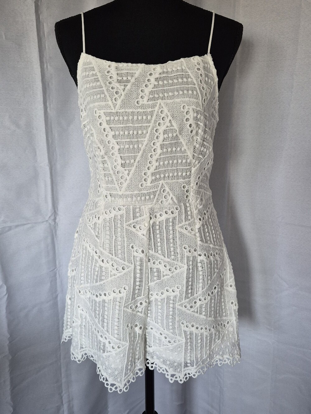 Women's White Lace Eyelet Romper Shorts Jumpsuit Sz 6-8